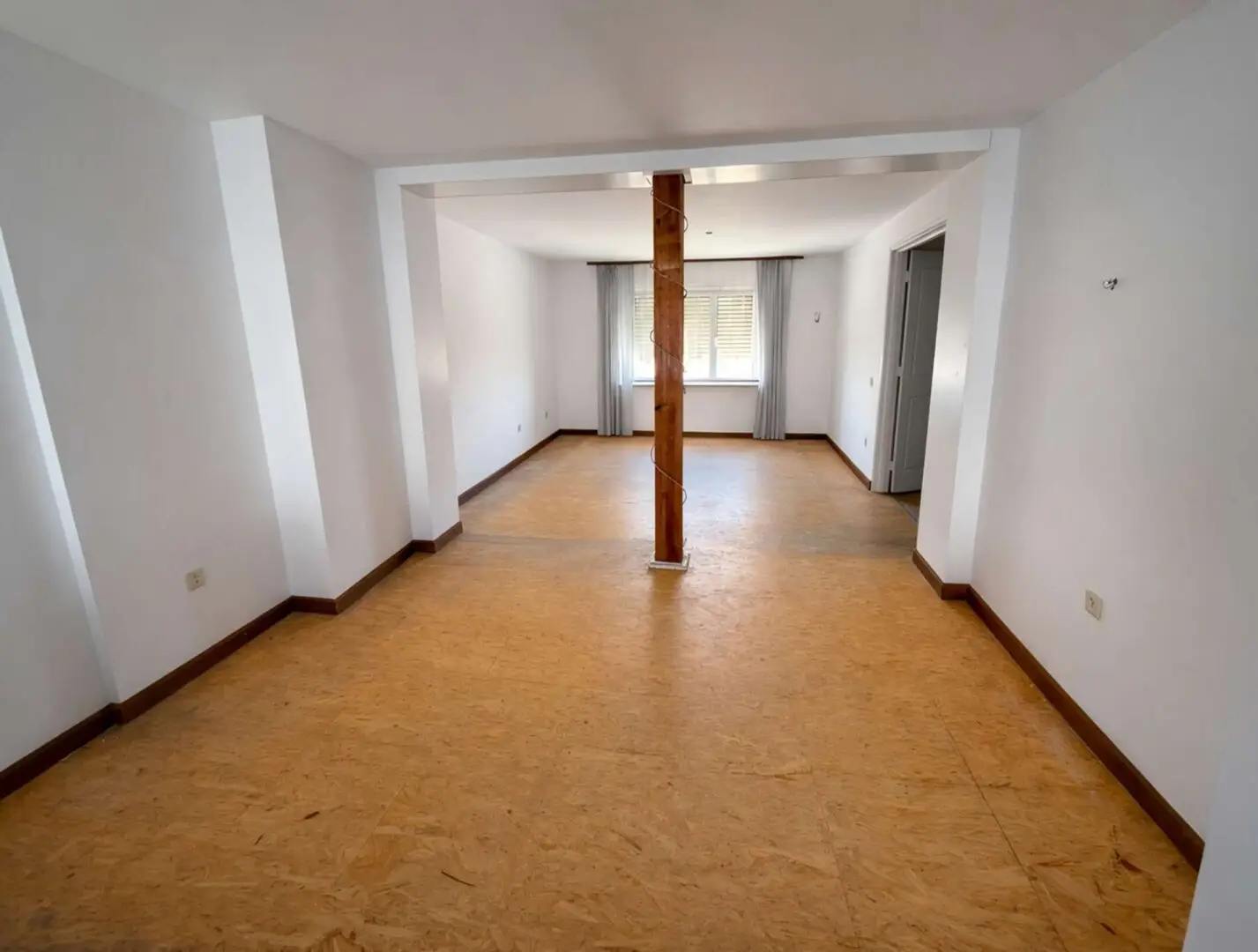 Kombiniertes Wohn-/Schlafzimmer 2 (EG 8)