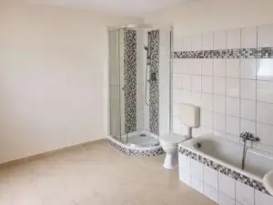 Badezimmer (EG 5)