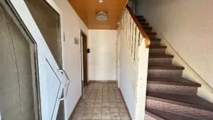 Flur mit Treppe