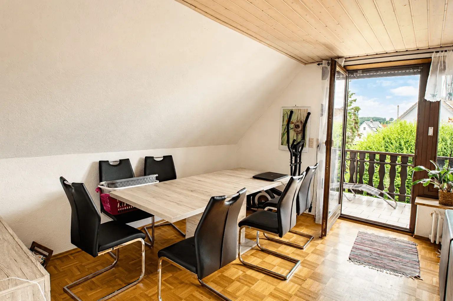 Essbereich mit Balkon OG