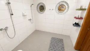 Dusche im Saunabereich
