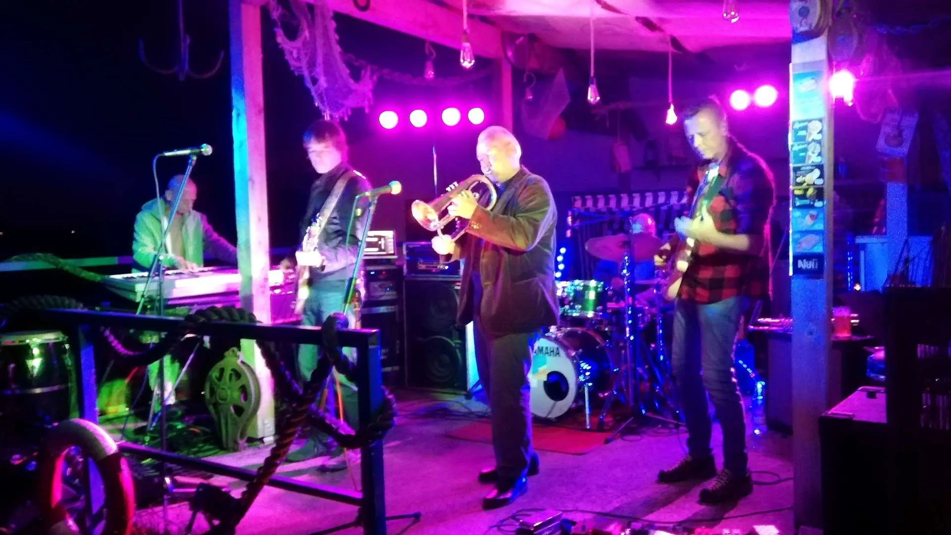 Strandbar live1