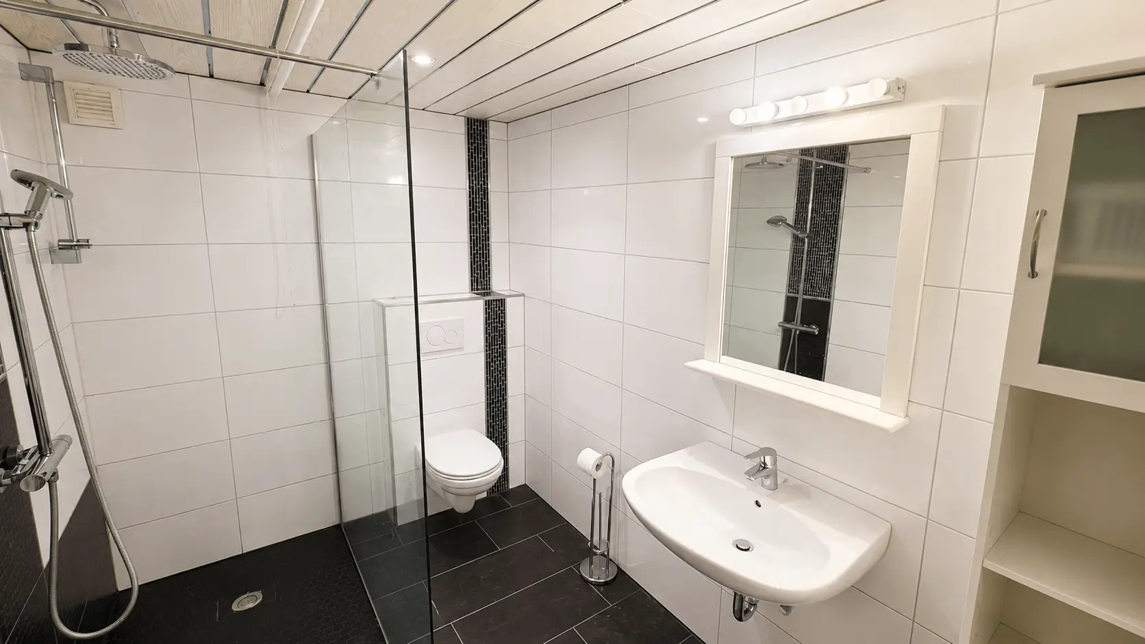 Betreiberwohnung - Badezimmer