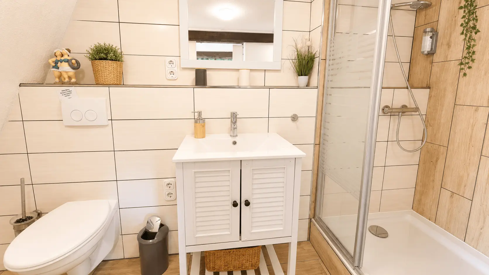 Badezimmer in einem der Zimmer