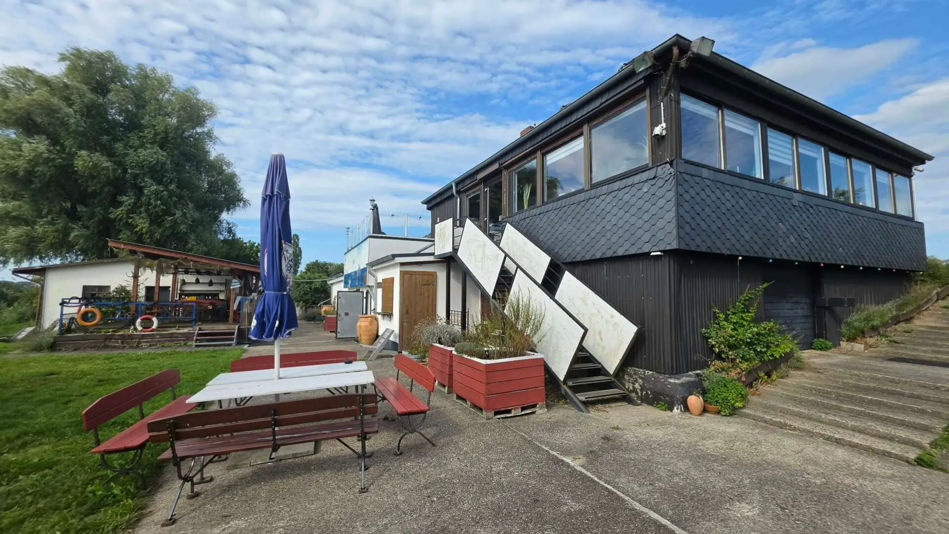 Blick aufs Haus von hinten