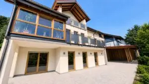 Rückansicht auf Terrasse