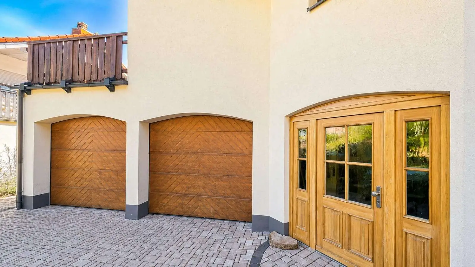 Garage und Eingang
