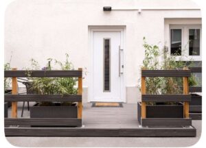 Eingangsbereich mit Terrasse