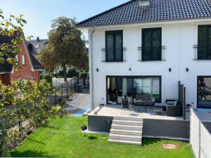 Sonniger Gartenblick DHH