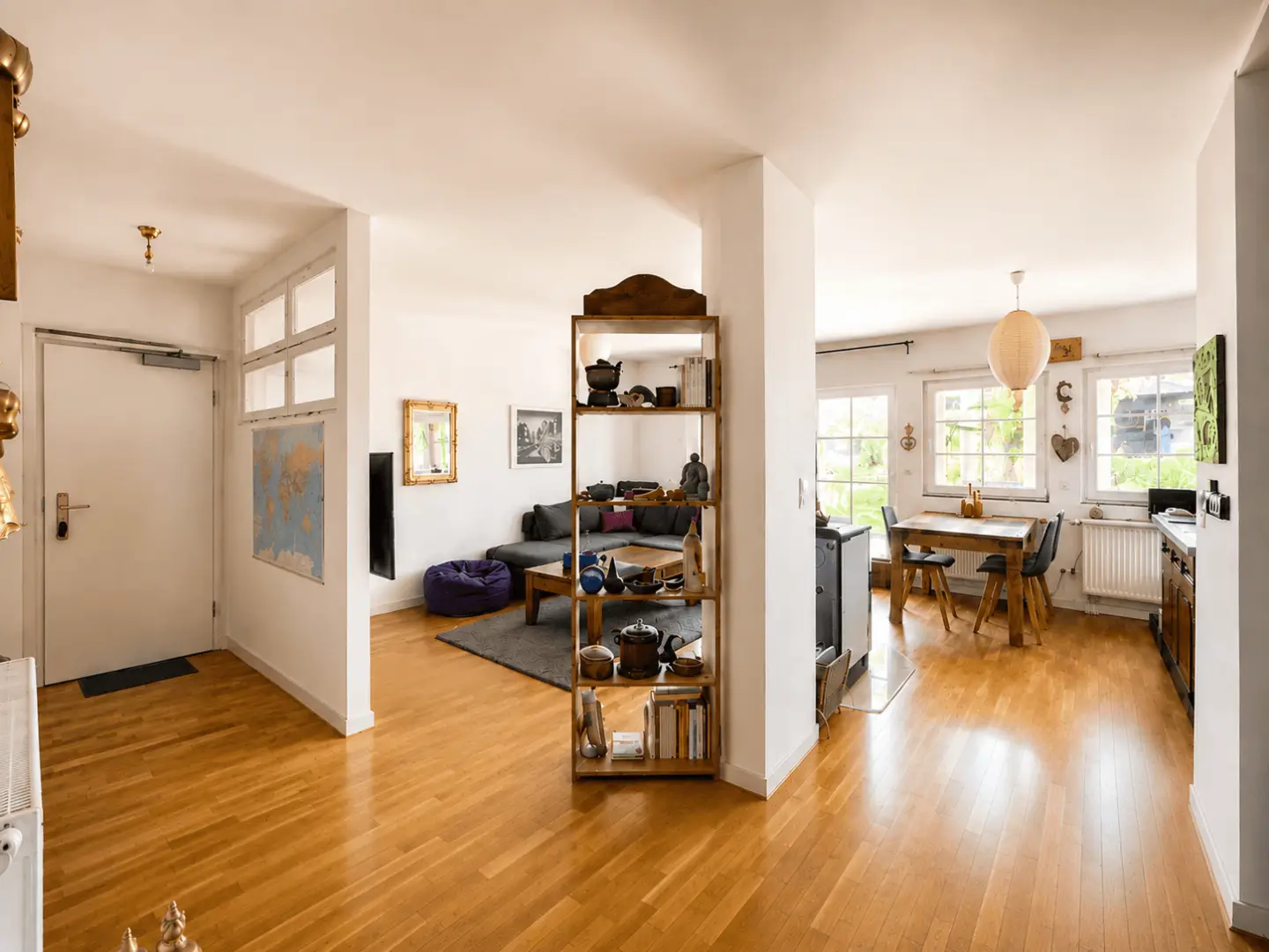 Blick ins Wohnzimmer