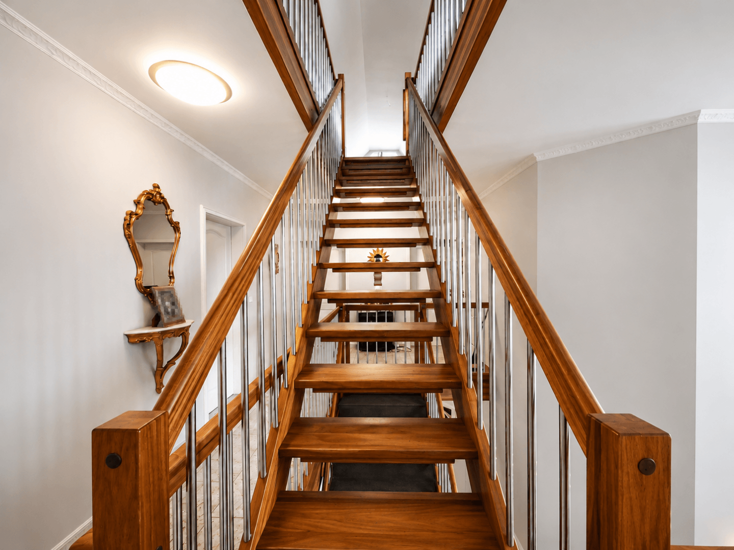 Treppe zum Dachgeschoss