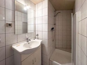 Bad 1 m. Dusche
