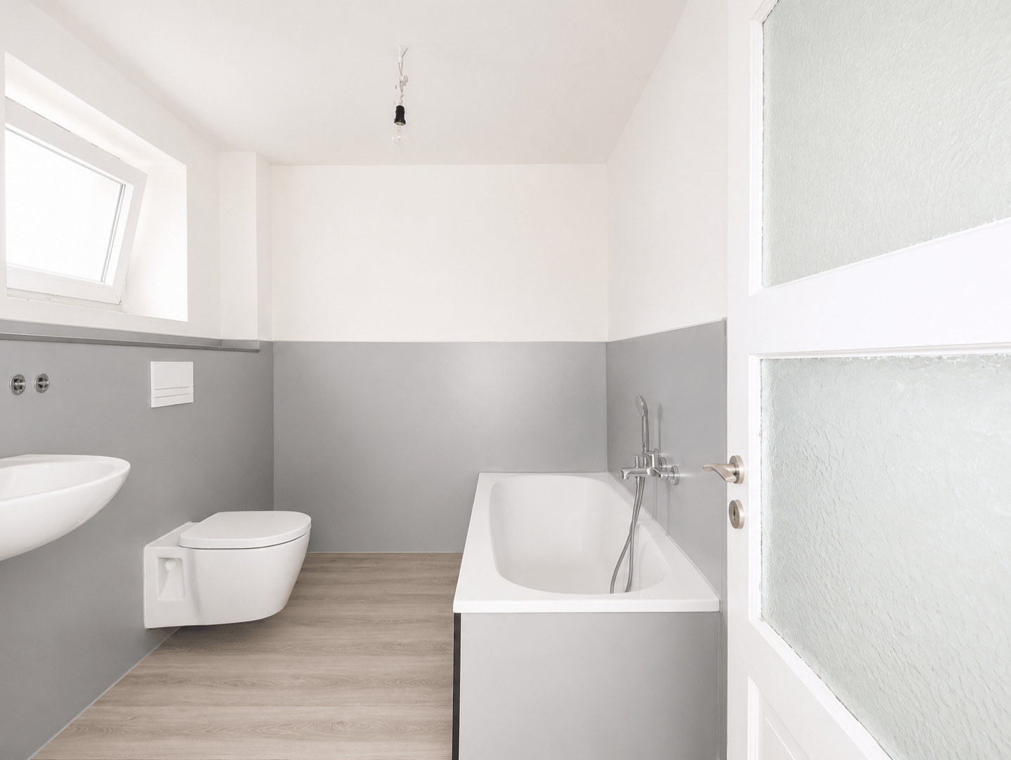 Modernisiertes Badezimmer im Erdgeschoss