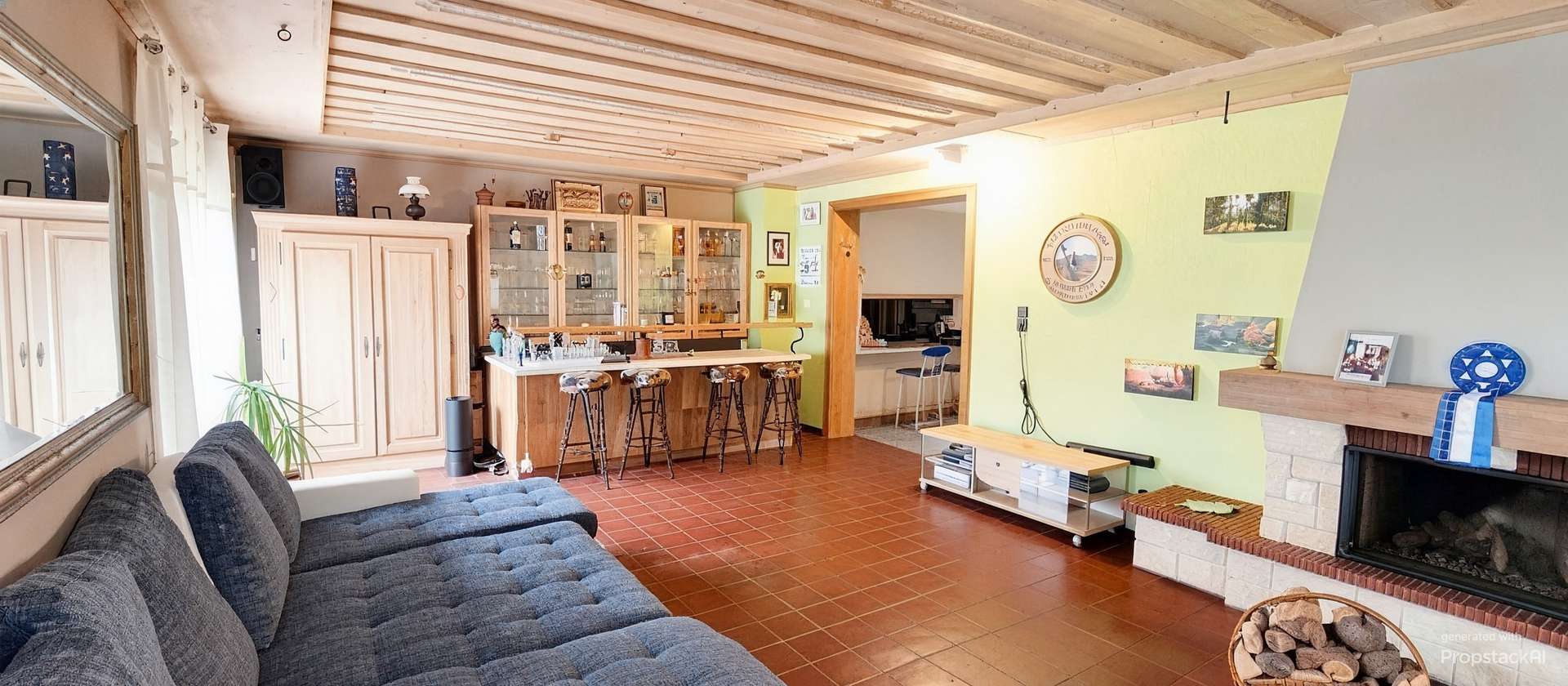 Kaminzimmer mit Bar