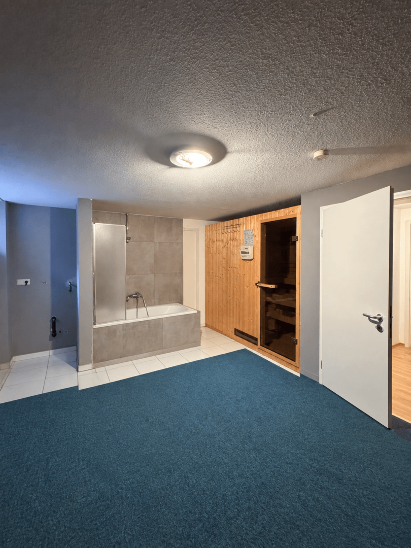 Keller mit Wanne und Sauna