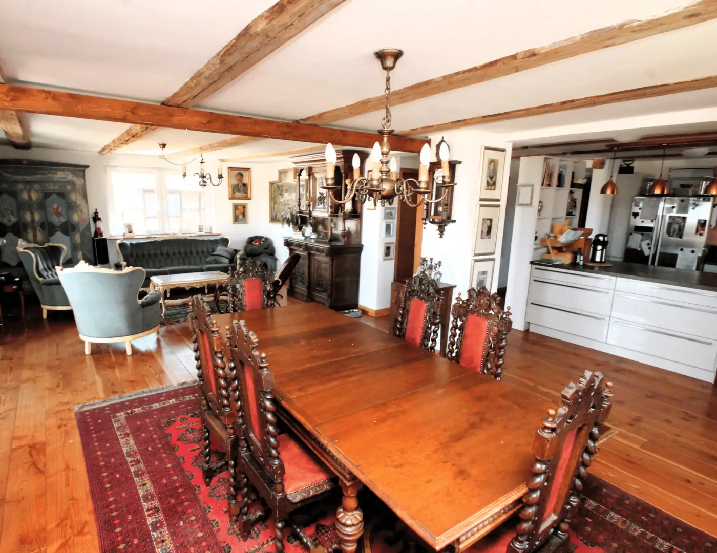 Wohnzimmer mit Esszimmer