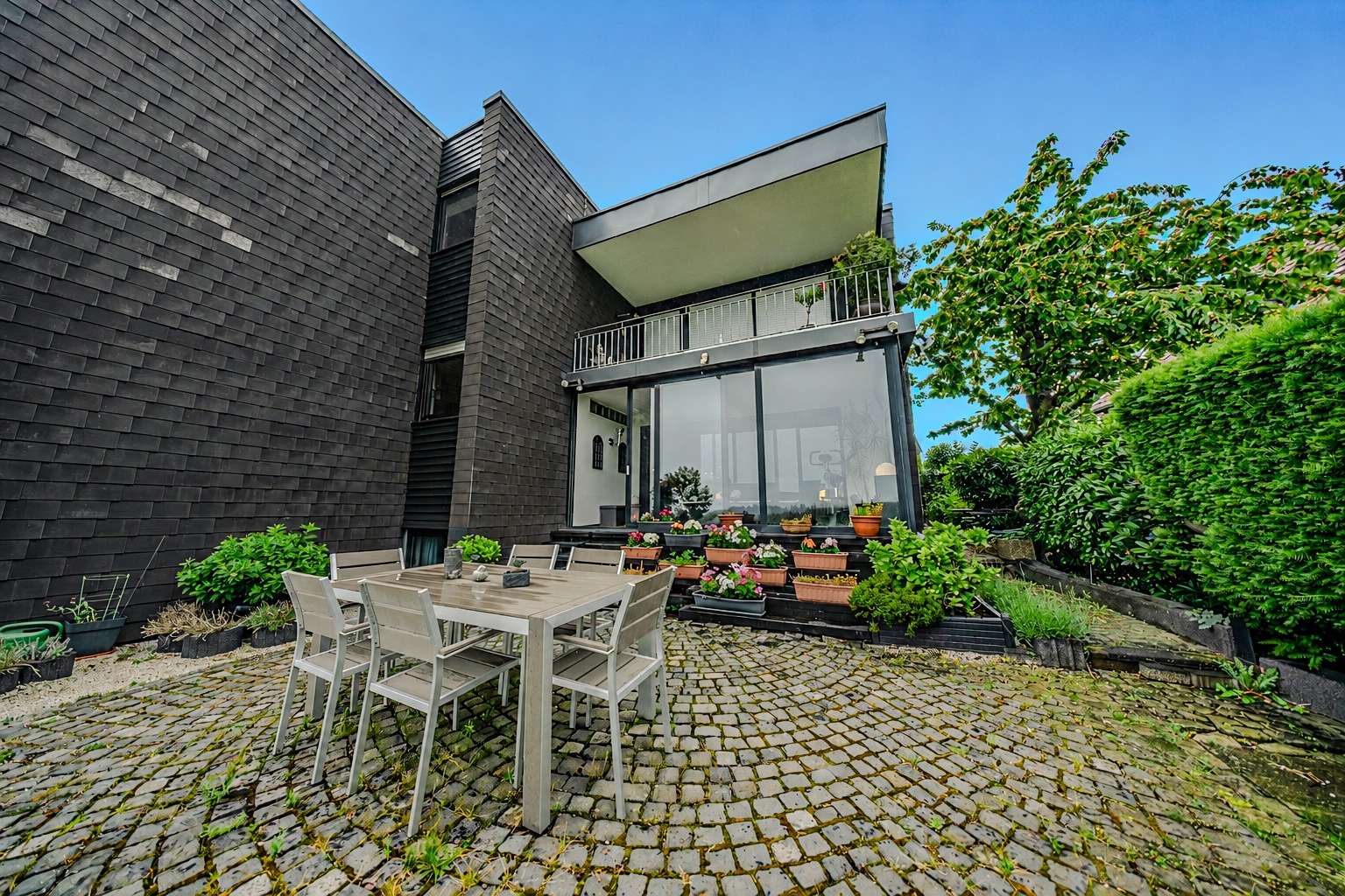 Außenansicht + Terrasse