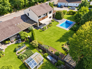Drone.Haus und Gartenansicht