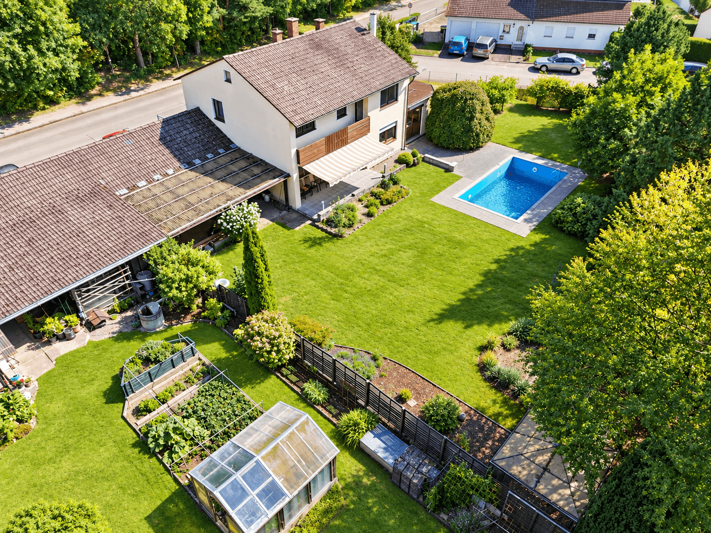 Drone.Haus und Gartenansicht
