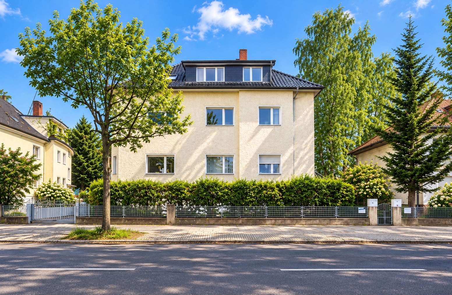 Hausansicht komplett
