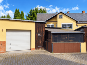 Hof_Garage_Hausansicht