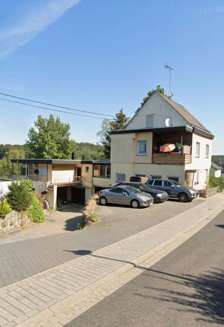 Außenansicht Wohnhaus mit 3 Einheiten (Optional)