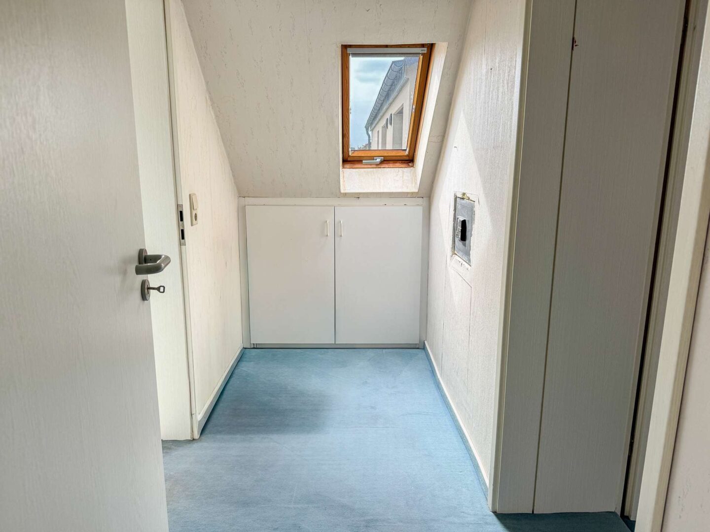 Zugang zum abgeschlossenen Elternschlafbereich mit Bad und Schlafzimmer
