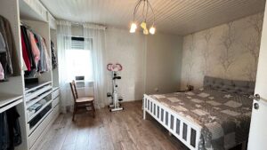 Schlafzimmer 1