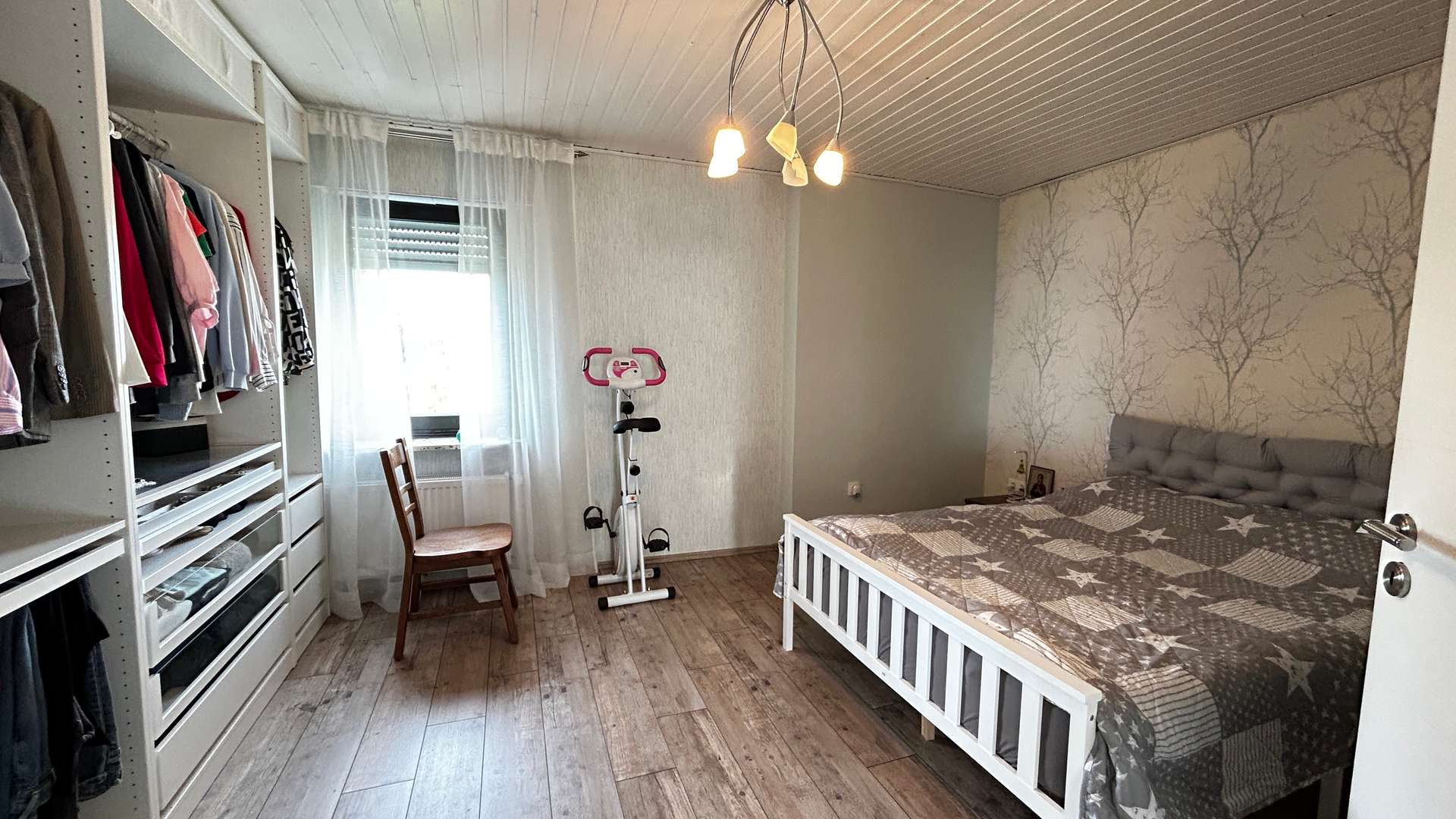 Schlafzimmer 1