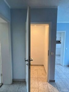 Begehbarer Kleiderschrank - (KI generiert)