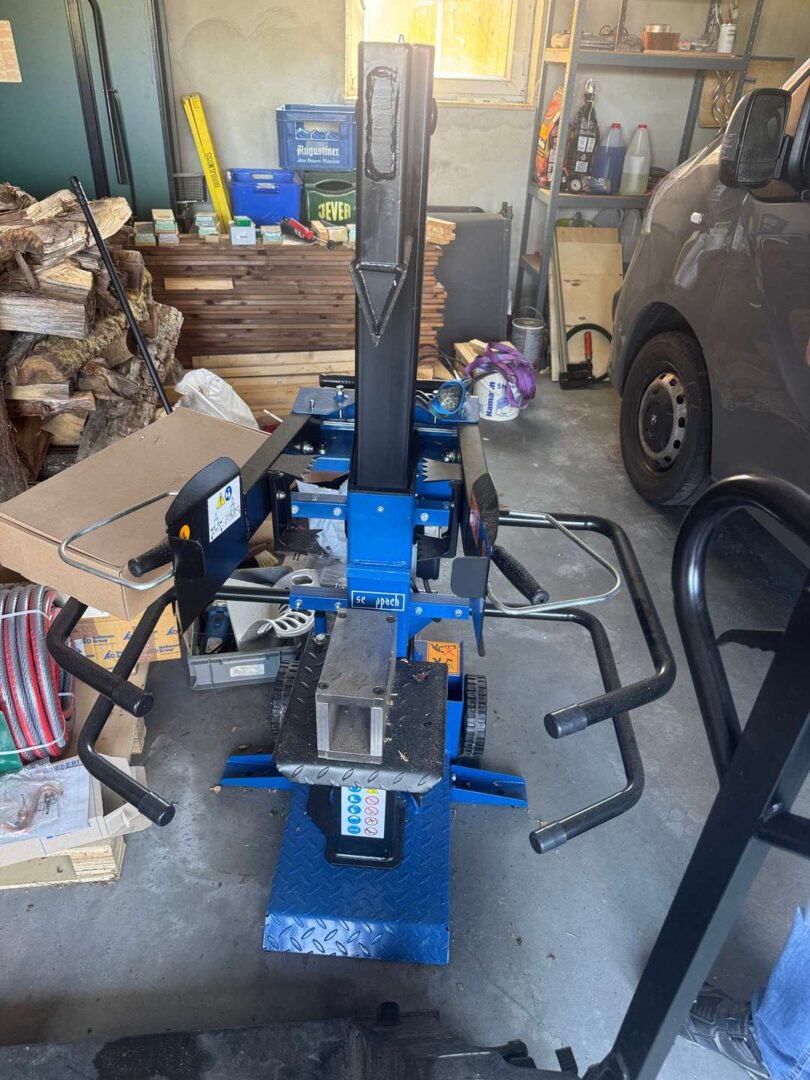 Garage mit Holzspalter