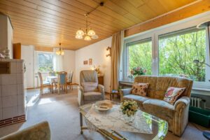 Großzügiges Wohn- & Esszimmer mit Blick in den Garten