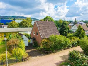 Einfamilienhaus mit Garage und Garten in Bielefeld-Brackwede