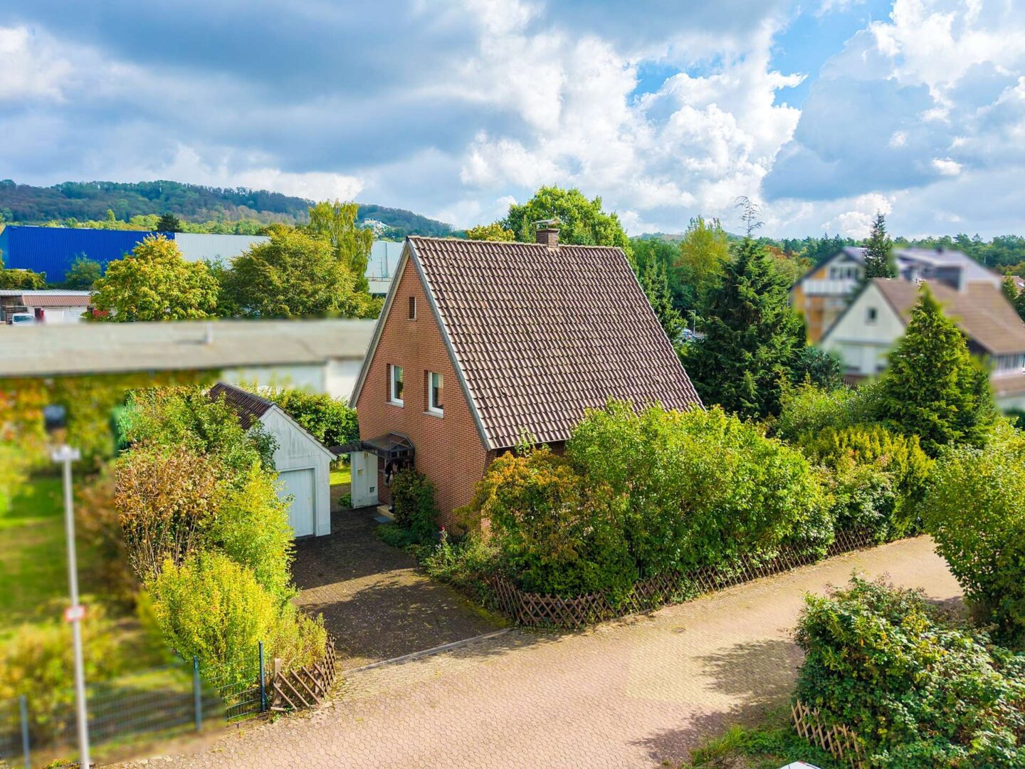 Einfamilienhaus mit Garage und Garten in Bielefeld-Brackwede