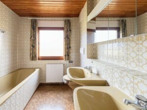 Olivegrünes Bad ohne Handtuch - (KI generiert)