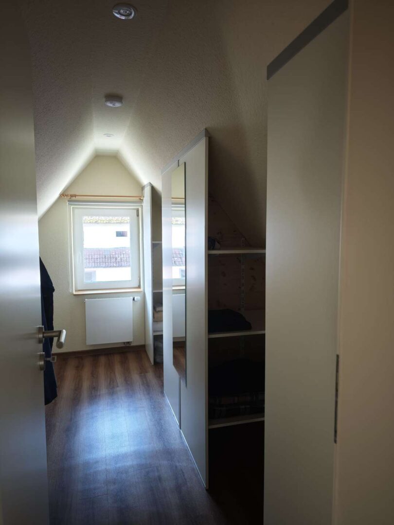 begehbarer Kleiderschrank/ Dachwohnung