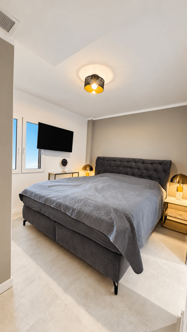 Master Schlafzimmer mit Bad en suite